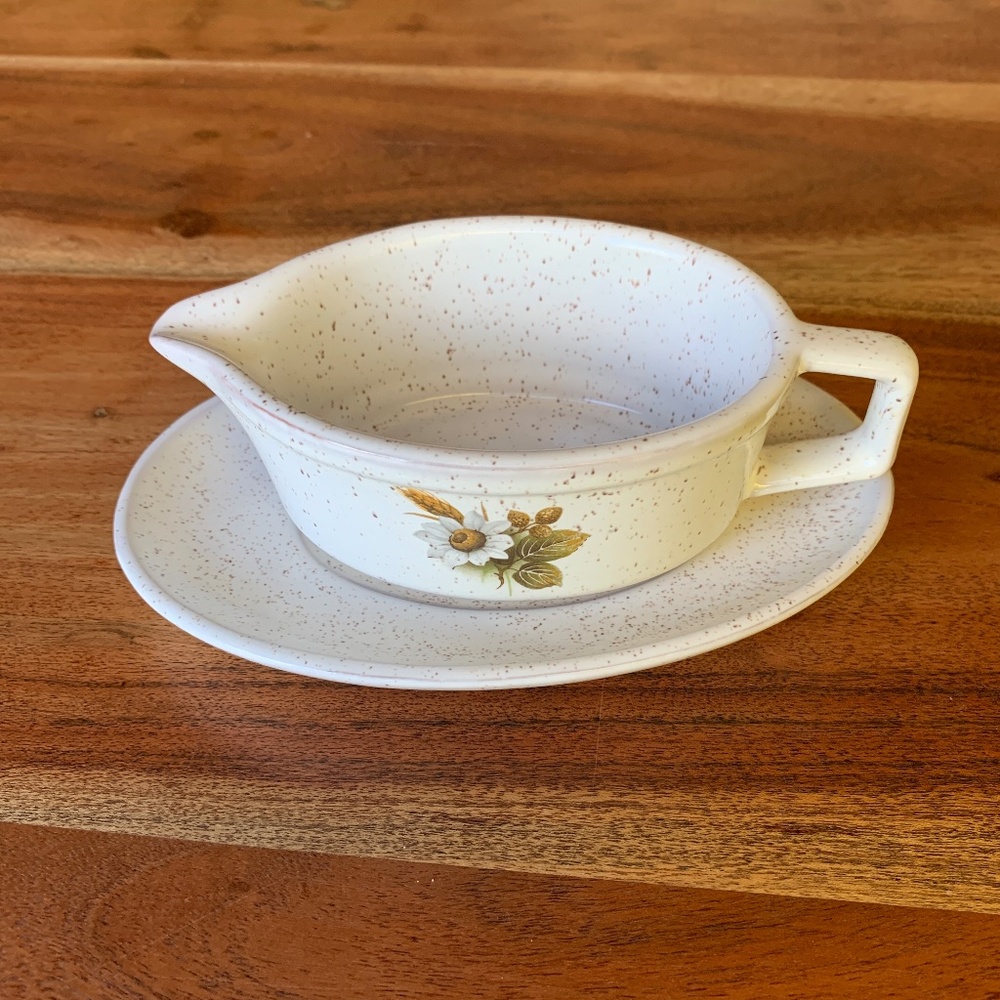 Vintage Blue mountain pottery Country Charm stoneware gravy boat 1980’s mint!